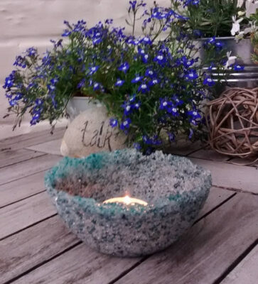 Met pâte de verre handgemaakt glazen kommetje.